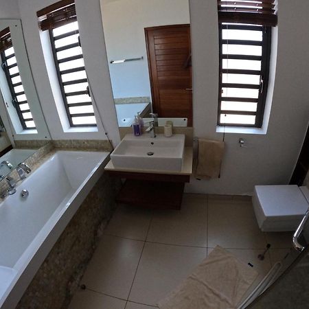 Olana Blue - Beachfront Apartment Rivière Noire エクステリア 写真
