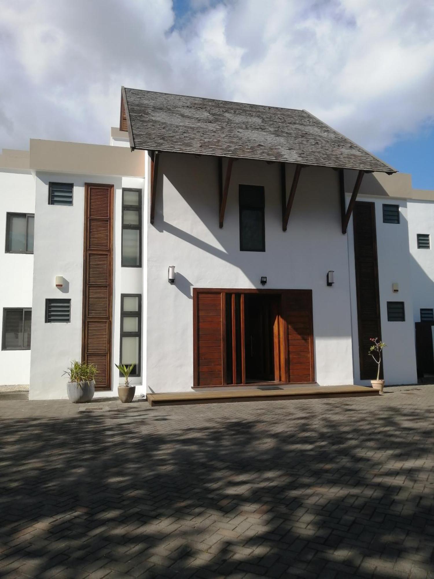 Olana Blue - Beachfront Apartment Rivière Noire エクステリア 写真