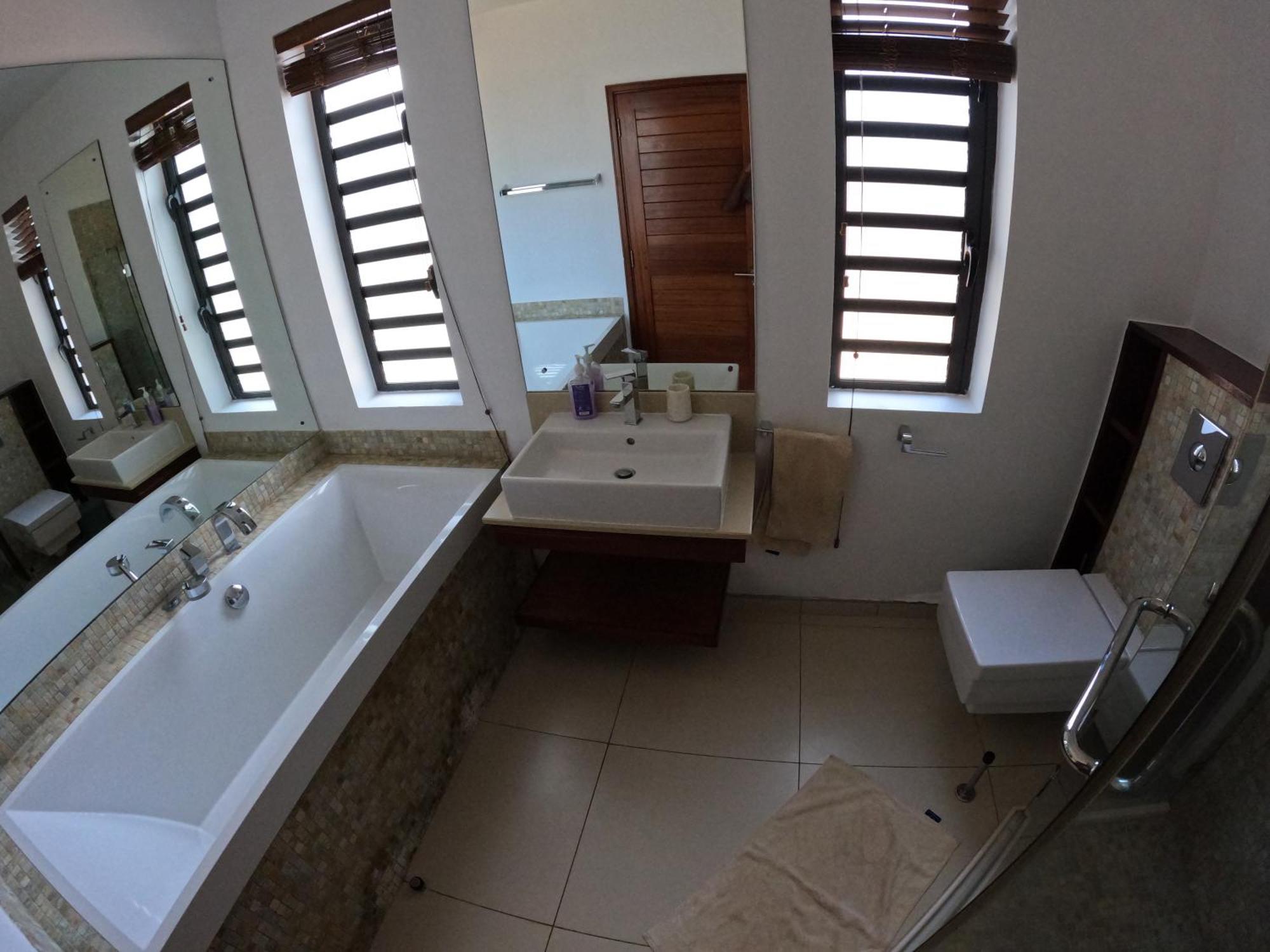 Olana Blue - Beachfront Apartment Rivière Noire エクステリア 写真